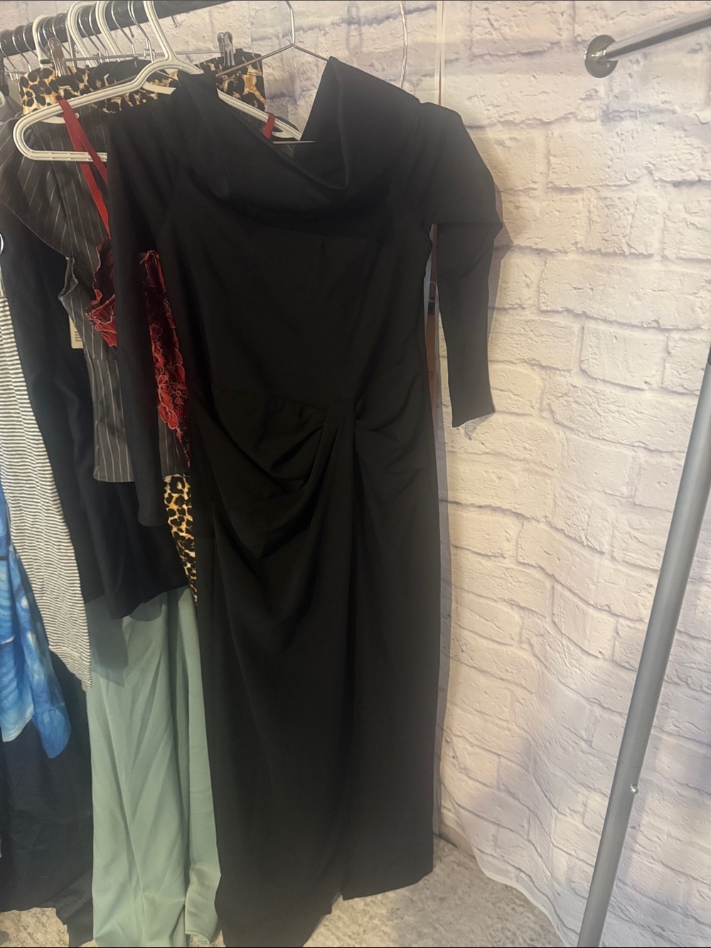 44. Lauren Ralph Lauren • NWT $710 Off-Shoulder Black Evening Gown W Thigh Slit - Picture 3 of 4